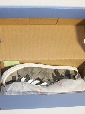 Jellypop Women's Dallas Camo Comfort Fit Sneaker Camo/Gray Canvas Size 9M NEW!